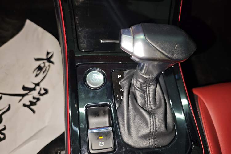 Used Dongfeng Aeolus Yixuan 2021 230T Automatic Hunter Edition Gear Lever