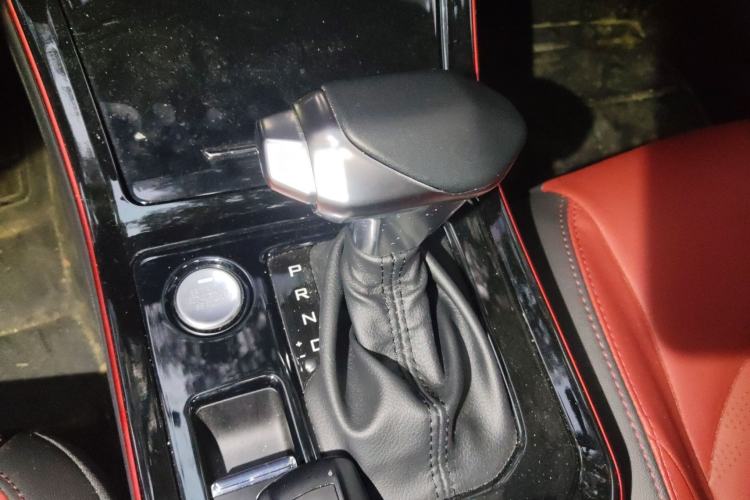 Used Dongfeng Aeolus Yixuan 2021 230T Automatic Zuiying Knight Edition Gear Lever