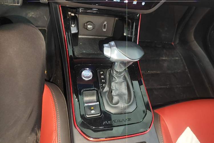 Used Dongfeng Aeolus Yixuan 2021 230T Automatic Dream-Chasing Rider Edition Gear Lever