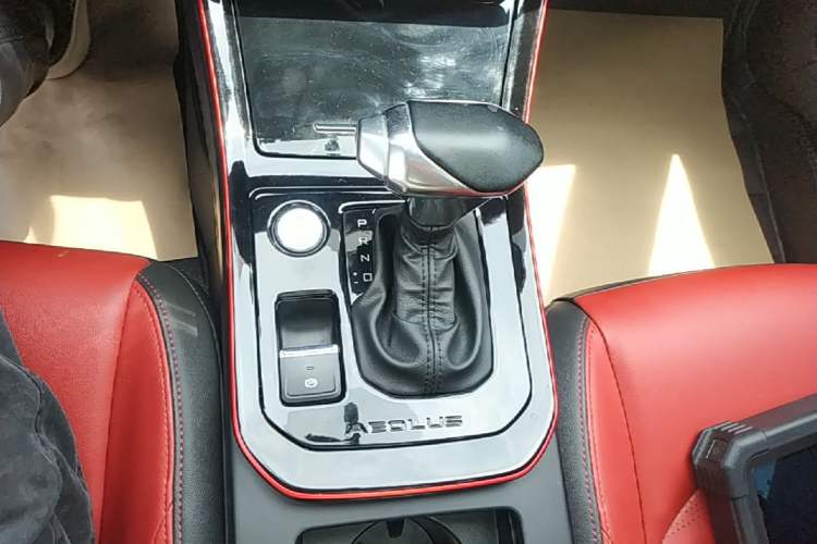 Used Dongfeng Aeolus Yixuan 2021 230T Automatic Zuiying Knight Edition Gear Lever