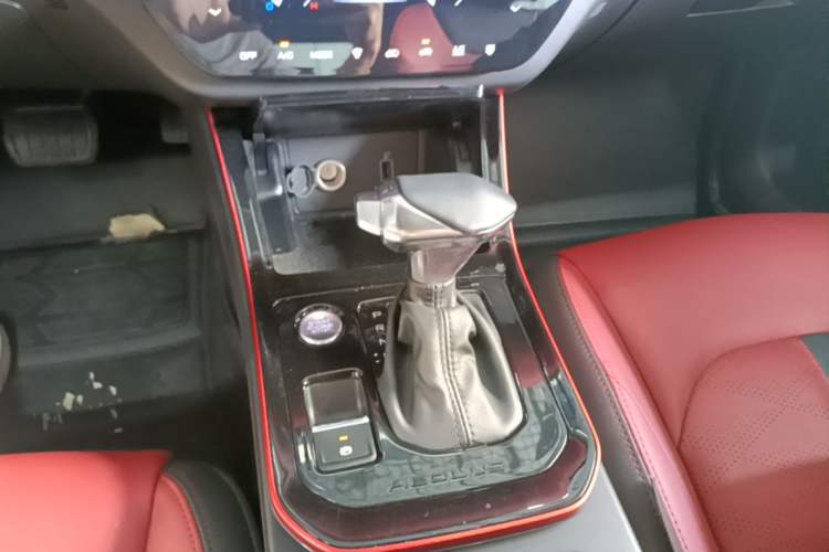 Used Dongfeng Aeolus Yixuan 2021 230T Automatic Zuiying Knight Edition Gear Lever