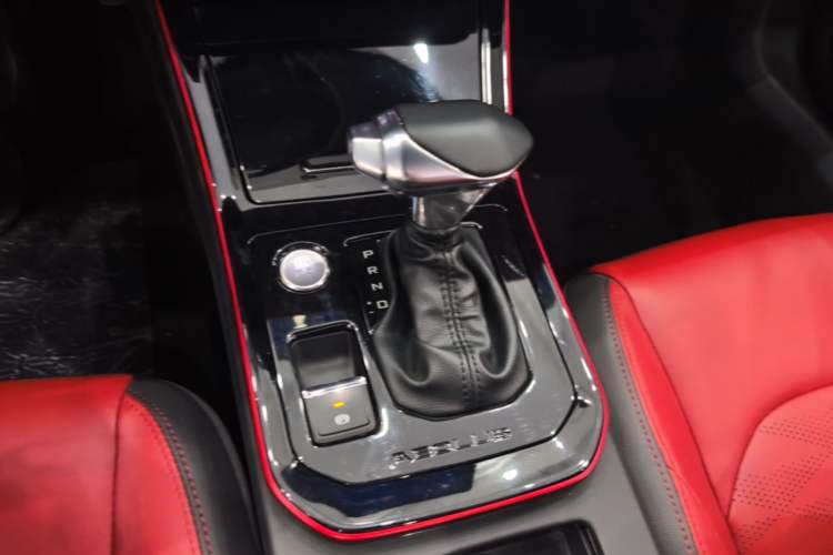 Used Dongfeng Aeolus Yixuan 2021 230T Automatic Zuiying Knight Edition Gear Lever