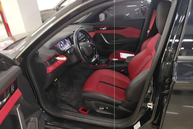Used Dongfeng Aeolus Yixuan 2021 230T Automatic Dream-Chasing Rider Edition Left Front Seat