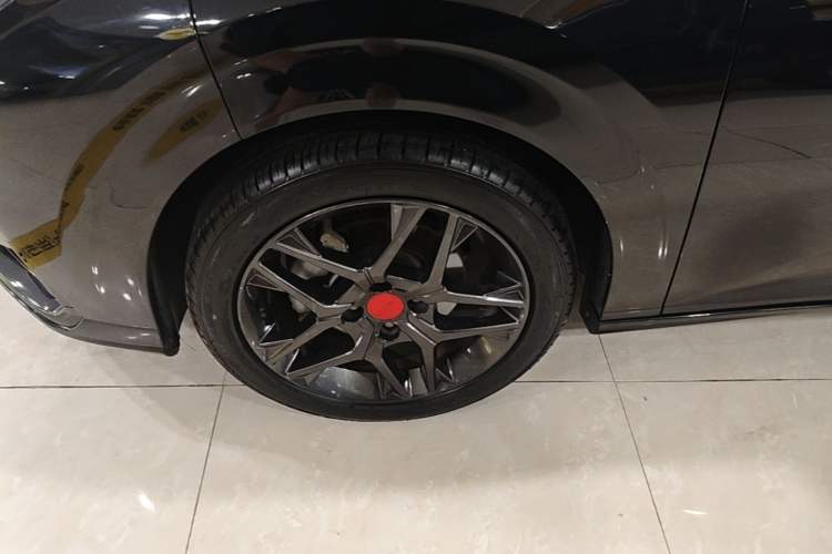 Used Dongfeng Aeolus Yixuan 2021 230T Automatic Hunter Edition Left Front Wheel Hub