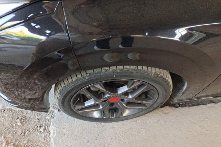 Used Dongfeng Aeolus Yixuan 2021 230T Automatic Zuiying Knight Edition Left Front Wheel Hub
