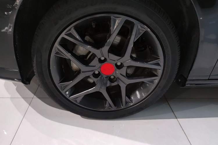 Used Dongfeng Aeolus Yixuan 2021 230T Automatic Zuiying Knight Edition Left Front Wheel Hub