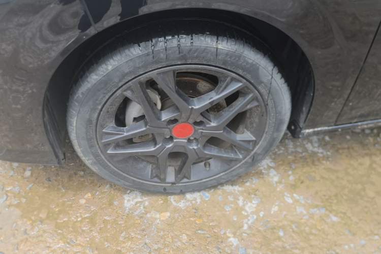 Used Dongfeng Aeolus Yixuan 2021 230T Automatic Zuiying Knight Edition Left Front Wheel Hub