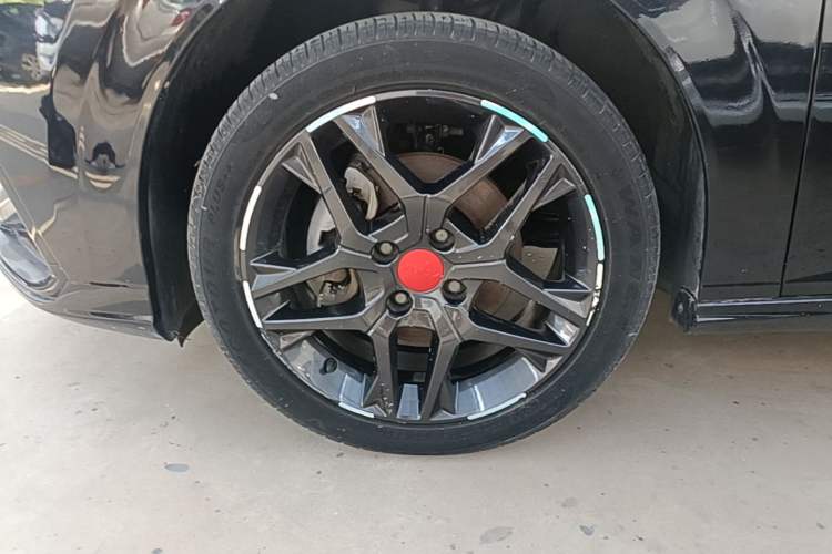 Used Dongfeng Aeolus Yixuan 2021 230T Automatic Zuiying Knight Edition Left Front Wheel Hub