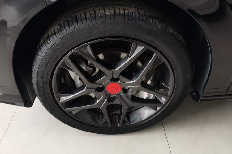 Used Dongfeng Aeolus Yixuan 2021 230T Automatic Zuiying Knight Edition Left Front Wheel Hub