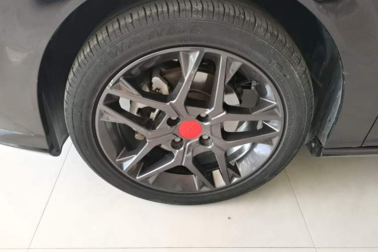 Used Dongfeng Aeolus Yixuan 2021 230T Automatic Zuiying Knight Edition Left Front Wheel Hub