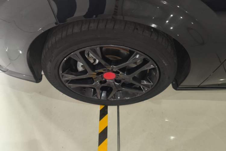 Used Dongfeng Aeolus Yixuan 2021 230T Automatic Dream-Chasing Rider Edition Left Front Wheel Hub