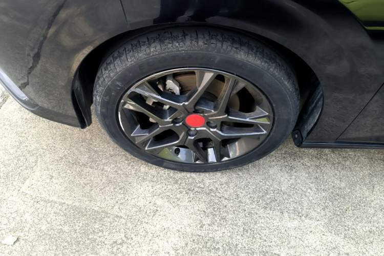 Used Dongfeng Aeolus Yixuan 2021 230T Automatic Zuiying Knight Edition Left Front Wheel Hub