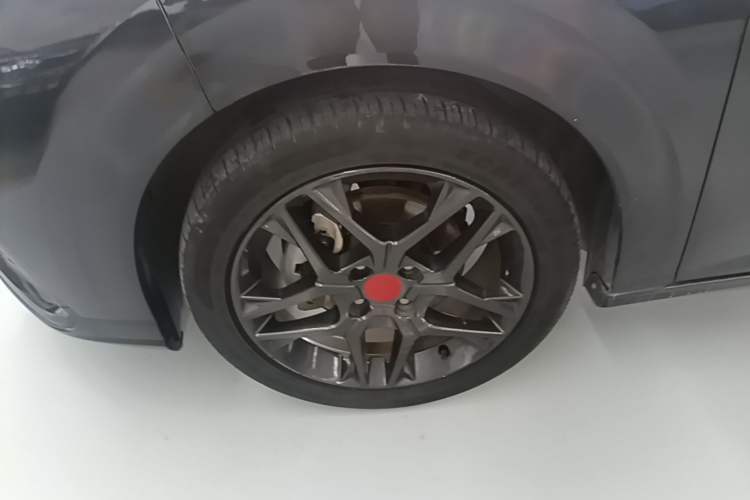 Used Dongfeng Aeolus Yixuan 2021 230T Automatic Zuiying Knight Edition Left Front Wheel Hub