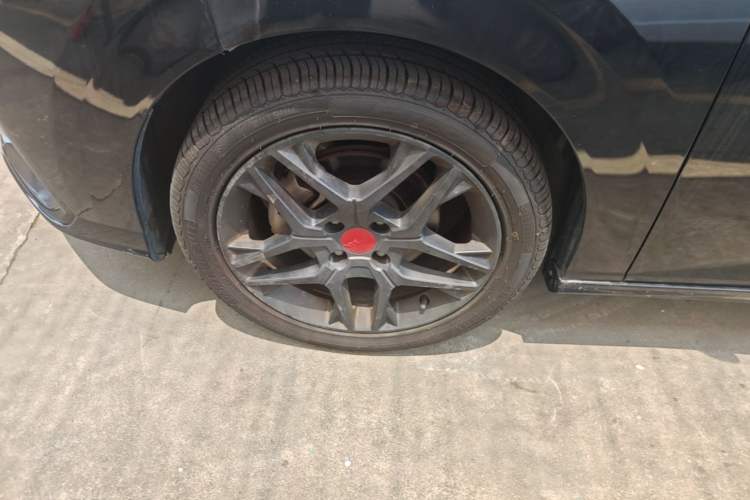 Used Dongfeng Aeolus Yixuan 2021 230T Automatic Zuiying Knight Edition Left Front Wheel Hub