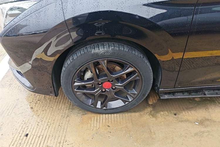 Used Dongfeng Aeolus Yixuan 2021 230T Automatic Dream-Chasing Rider Edition Left Front Wheel Hub