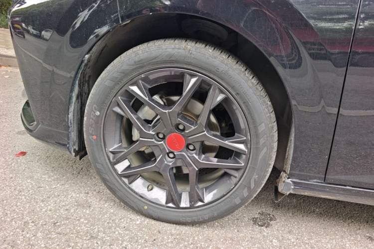 Used Dongfeng Aeolus Yixuan 2021 230T Automatic Zuiying Knight Edition Left Front Wheel Hub