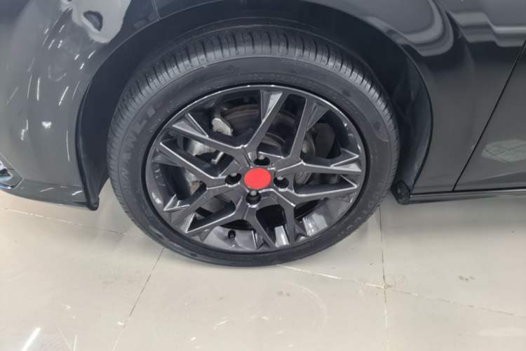 Used Dongfeng Aeolus Yixuan 2021 230T Automatic Zuiying Knight Edition Left Front Wheel Hub