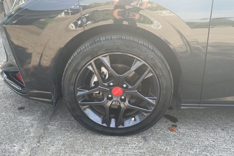 Used Dongfeng Aeolus Yixuan 2021 230T Automatic Zuiying Knight Edition Left Front Wheel Hub