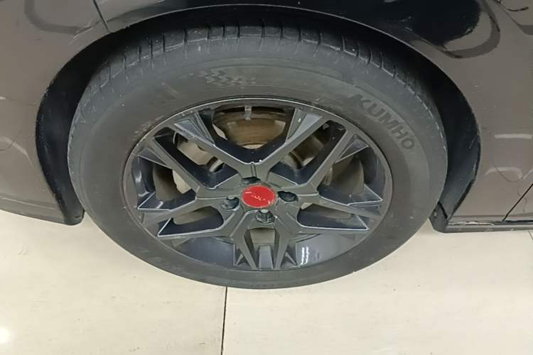 Used Dongfeng Aeolus Yixuan 2021 230T Automatic Zuiying Knight Edition Left Front Wheel Hub