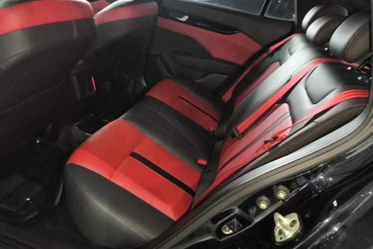 Used Dongfeng Aeolus Yixuan 2021 230T Automatic Dream-Chasing Rider Edition Left Rear Seat