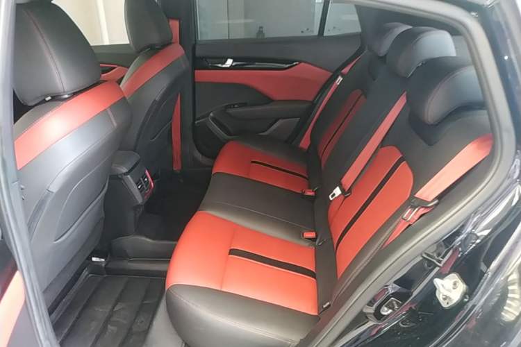 Used Dongfeng Aeolus Yixuan 2021 230T Automatic Dream-Chasing Rider Edition Left Rear Seat