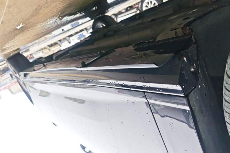 Used Dongfeng Aeolus Yixuan 2021 230T Automatic Dream-Chasing Rider Edition Left Side Sill