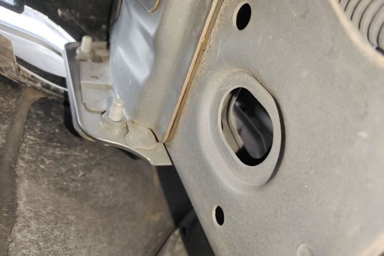Used Dongfeng Aeolus Yixuan 2021 230T Automatic Zuiying Knight Edition Left Side Sill