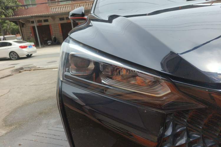 Used Dongfeng Aeolus Yixuan 2021 230T Automatic Zuiying Knight Edition Right Front Headlight