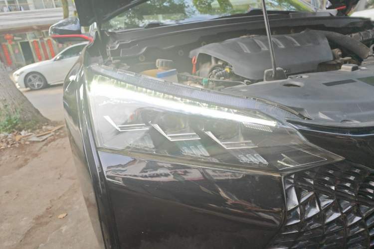 Used Dongfeng Aeolus Yixuan 2021 230T Automatic Dream-Chasing Rider Edition Right Front Headlight