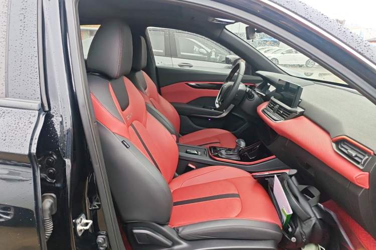 Used Dongfeng Aeolus Yixuan 2021 230T Automatic Dream-Chasing Rider Edition Right Front Seat
