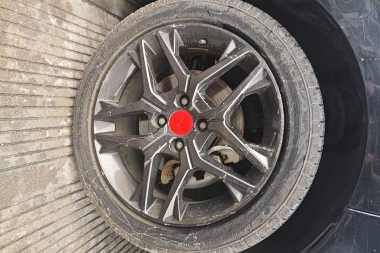 Used Dongfeng Aeolus Yixuan 2021 230T Automatic Zuiying Knight Edition Right Front Wheel Hub