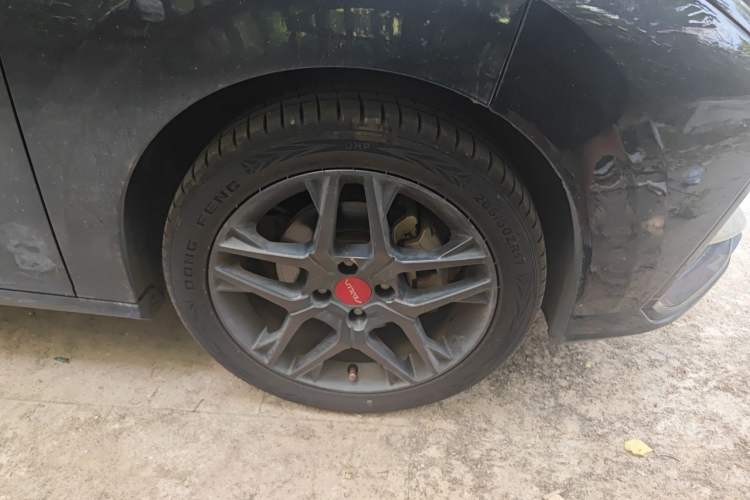 Used Dongfeng Aeolus Yixuan 2021 230T Automatic Zuiying Knight Edition Right Front Wheel Hub