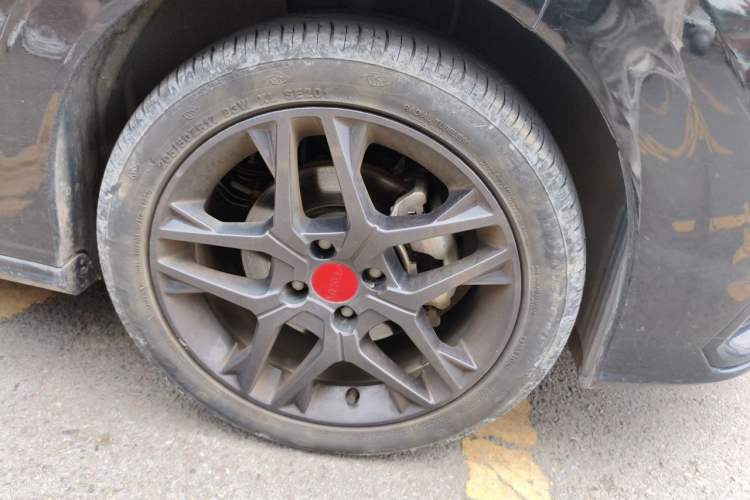 Used Dongfeng Aeolus Yixuan 2021 230T Automatic Dream-Chasing Rider Edition Right Front Wheel Hub
