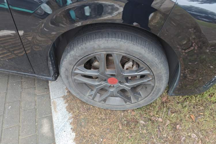 Used Dongfeng Aeolus Yixuan 2021 230T Automatic Hunter Edition Right Front Wheel Hub