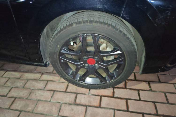 Used Dongfeng Aeolus Yixuan 2021 230T Automatic Zuiying Knight Edition Right Front Wheel Hub
