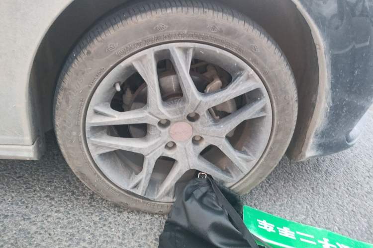 Used Dongfeng Aeolus Yixuan 2021 230T Automatic Chasing Shadow Edition Right Front Wheel Hub