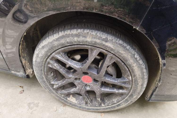 Used Dongfeng Aeolus Yixuan 2021 230T Automatic Zuiying Knight Edition Right Front Wheel Hub