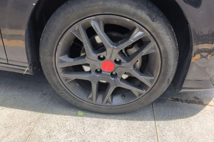 Used Dongfeng Aeolus Yixuan 2021 230T Automatic Zuiying Knight Edition Right Front Wheel Hub