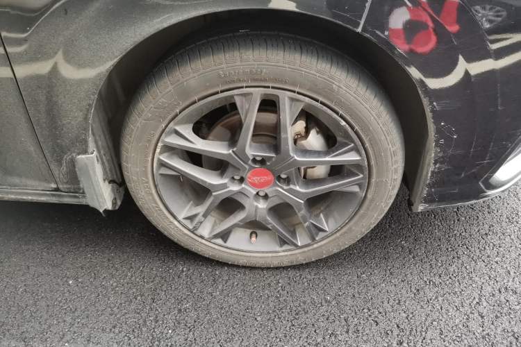 Used Dongfeng Aeolus Yixuan 2021 230T Automatic Glory Edition Right Front Wheel Hub