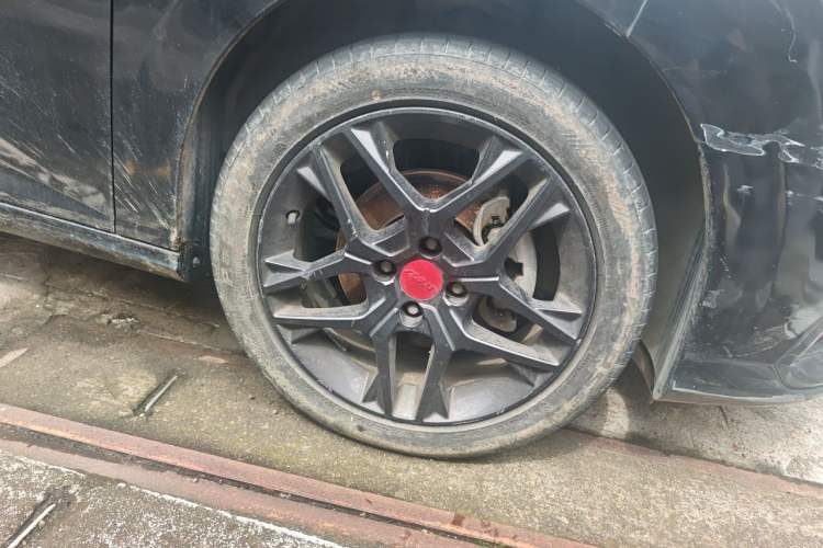Used Dongfeng Aeolus Yixuan 2021 230T Automatic Dream-Chasing Rider Edition Right Front Wheel Hub