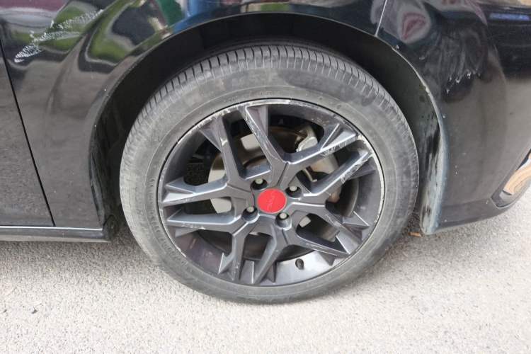 Used Dongfeng Aeolus Yixuan 2021 230T Automatic Zuiying Knight Edition Right Front Wheel Hub