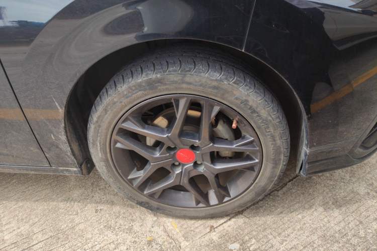 Used Dongfeng Aeolus Yixuan 2021 230T Automatic Zuiying Knight Edition Right Front Wheel Hub