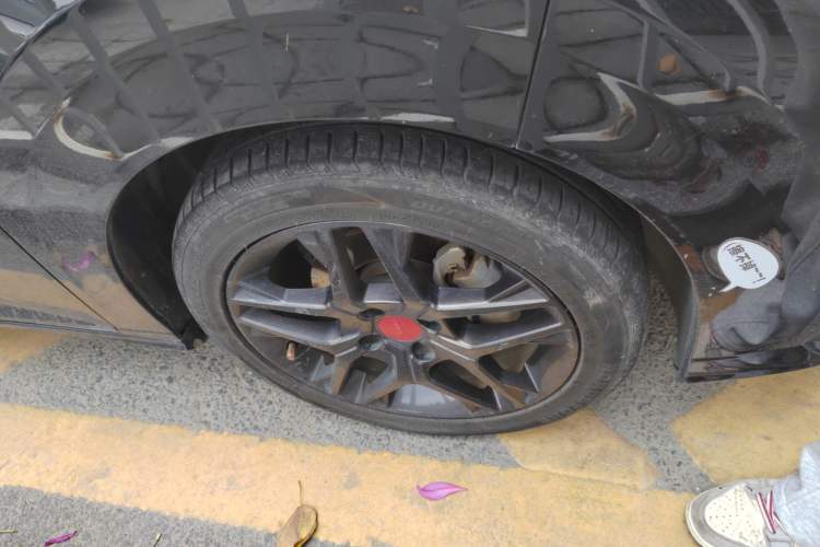 Used Dongfeng Aeolus Yixuan 2021 230T Automatic Dream-Chasing Edition Right Front Wheel Hub