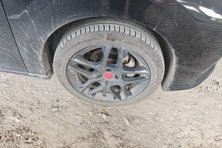 Used Dongfeng Aeolus Yixuan 2021 230T Automatic Zuiying Knight Edition Right Front Wheel Hub