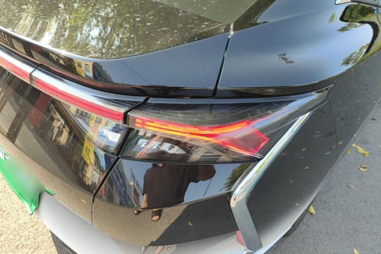 Used Dongfeng Aeolus Yixuan 2021 230T Automatic Glory Edition Right Rear Taillight