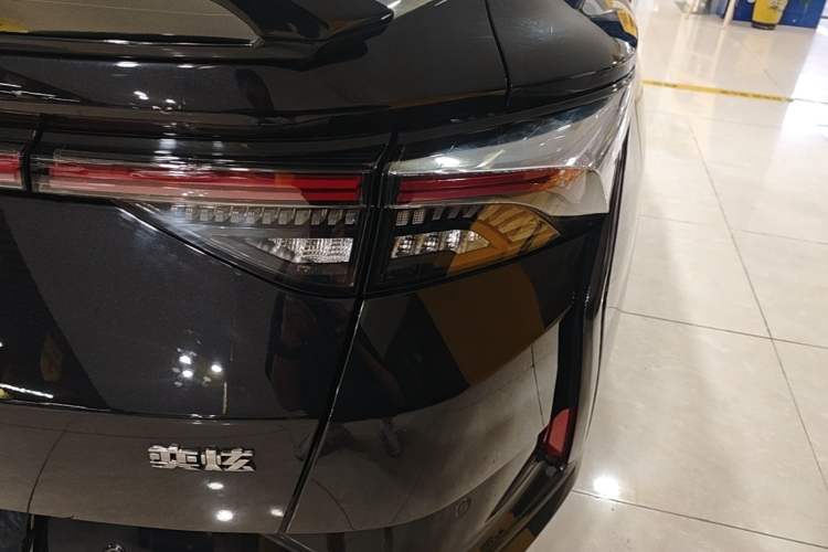 Used Dongfeng Aeolus Yixuan 2021 230T Automatic Hunter Edition Right Rear Taillight