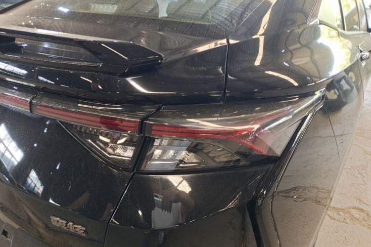 Used Dongfeng Aeolus Yixuan 2021 230T Automatic Zuiying Knight Edition Right Rear Taillight