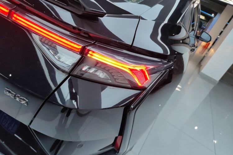 Used Dongfeng Aeolus Yixuan 2021 230T Automatic Zuiying Knight Edition Right Rear Taillight