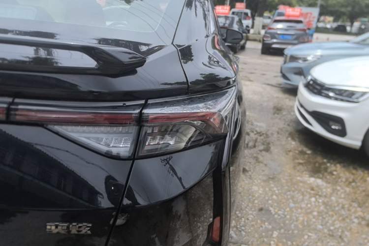 Used Dongfeng Aeolus Yixuan 2021 230T Automatic Zuiying Knight Edition Right Rear Taillight