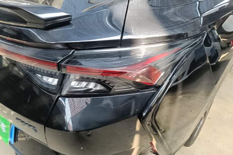 Used Dongfeng Aeolus Yixuan 2021 230T Automatic Zuiying Knight Edition Right Rear Taillight